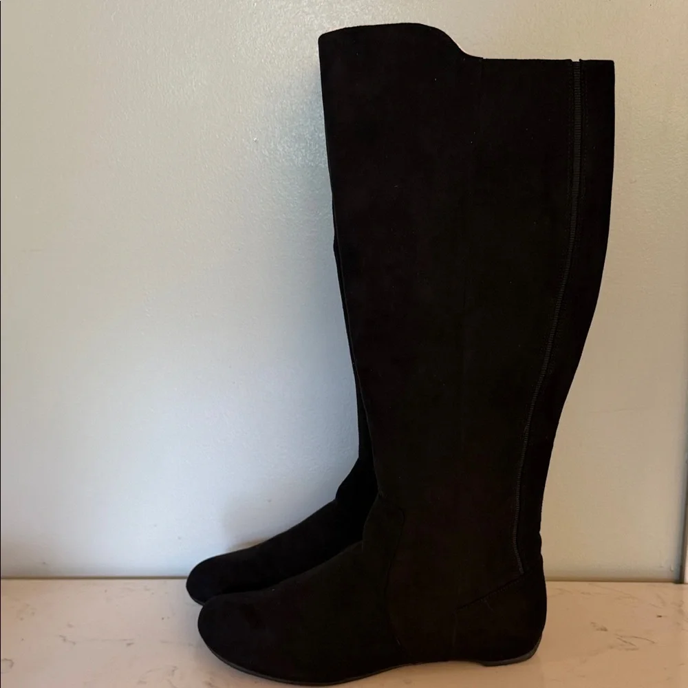 Women’s Black Knee-High Suede Boots NWOT